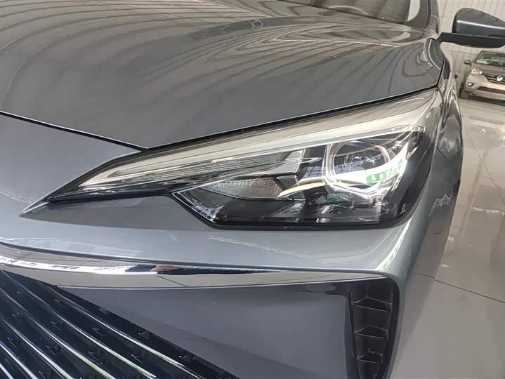 Фото 5 - Roewe i5