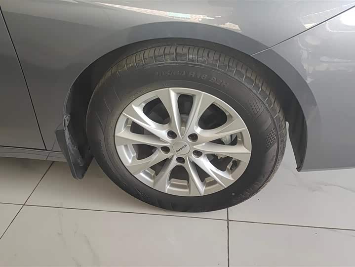 Фото 6 - Roewe i5