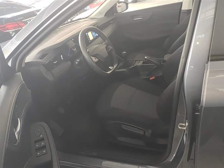 Фото 9 - Roewe i5