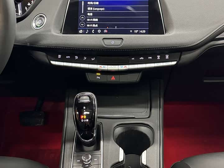 Фото 8 - Cadillac XT4