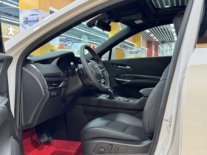 Фото 9 - Cadillac XT4