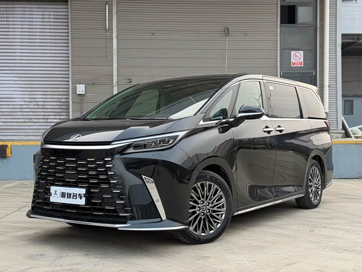 Фото 3 - Lexus LM