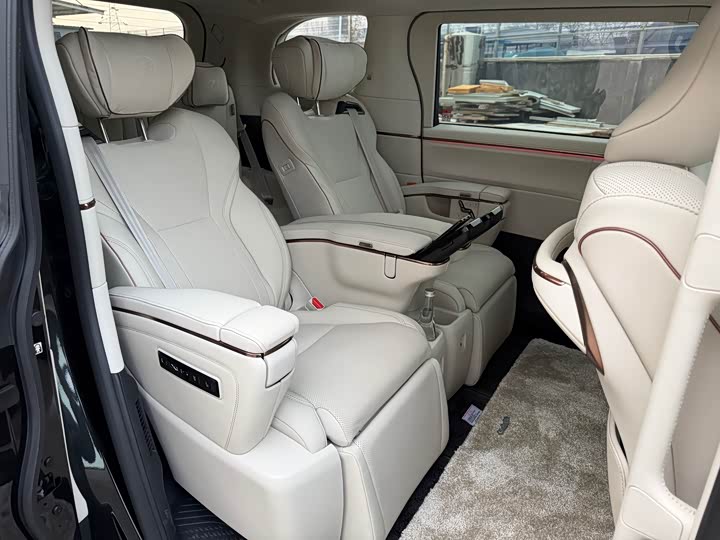 Фото 9 - Lexus LM