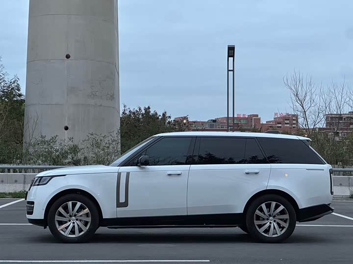 Photo 7 - Land Rover Range Rover