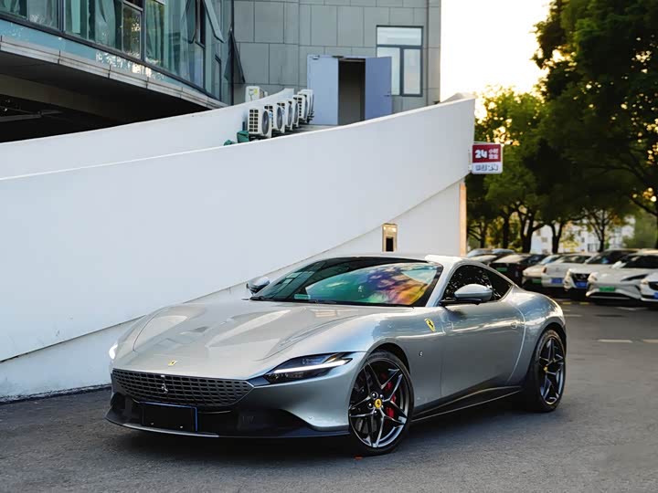 Photo 1 - Ferrari Roma