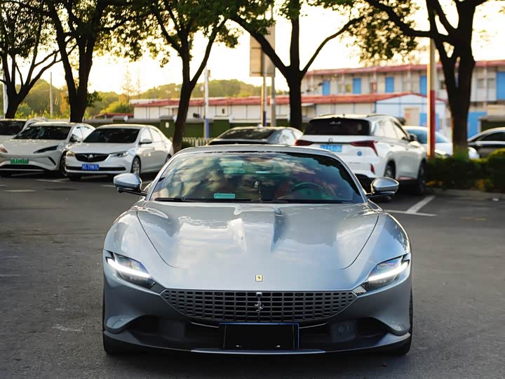 Photo 2 - Ferrari Roma