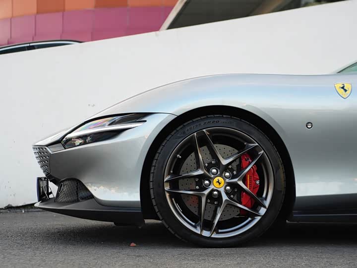 Photo 3 - Ferrari Roma