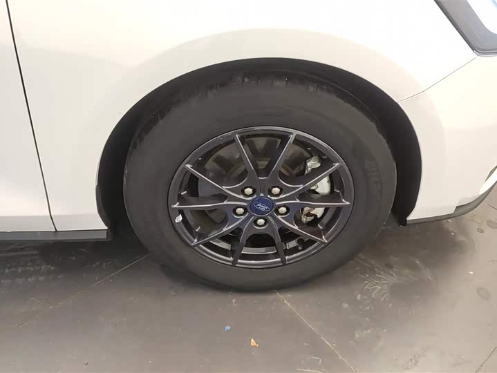 Фото 6 - Ford Focus