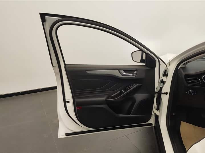 Фото 7 - Ford Focus