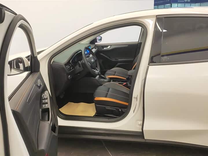 Фото 9 - Ford Focus