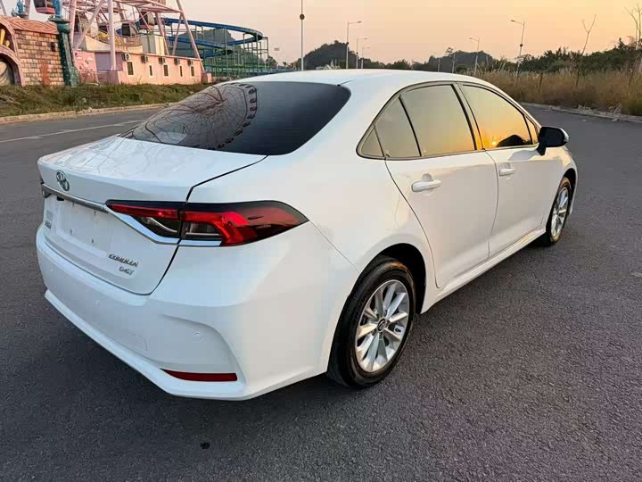 Фото 4 - Toyota Corolla