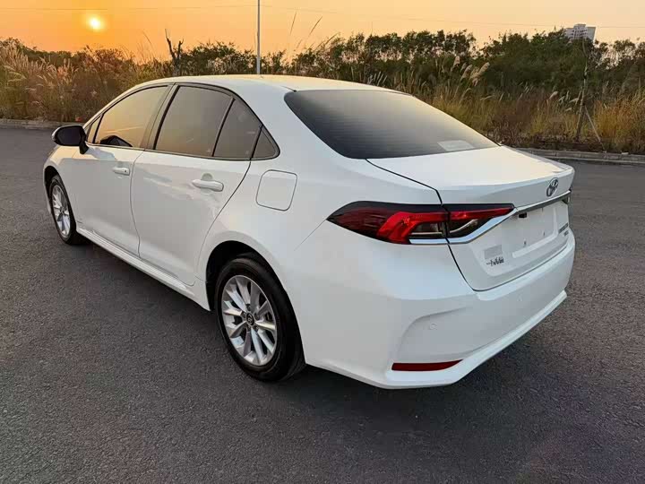 Фото 6 - Toyota Corolla