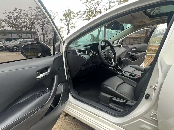 Фото 9 - Toyota Corolla