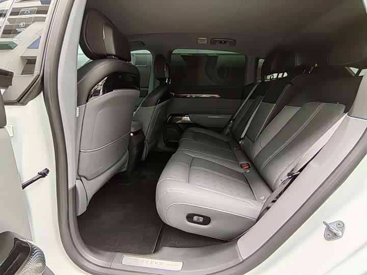 Фото 6 - Zeekr 7X