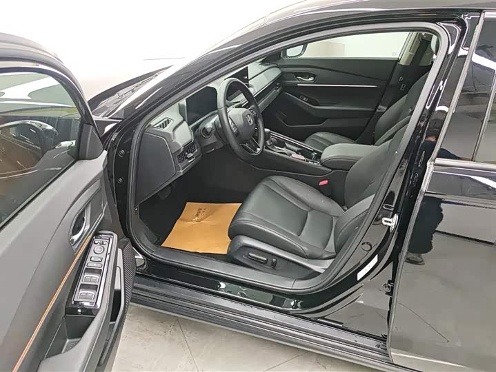 Фото 9 - Honda Accord