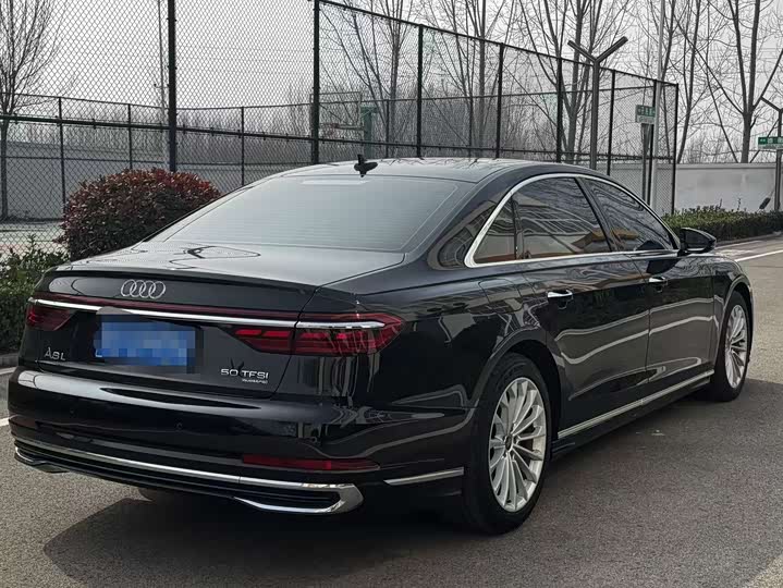 Photo 4 - Audi A8