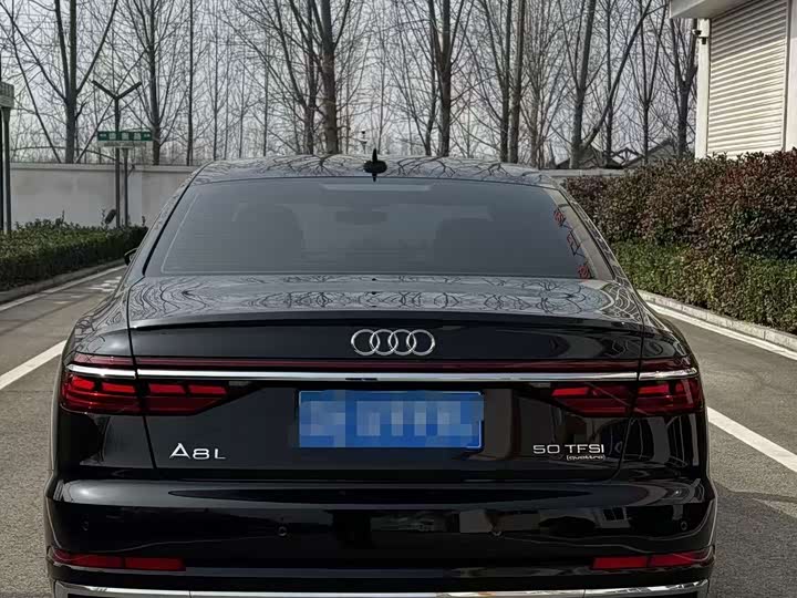 Photo 5 - Audi A8
