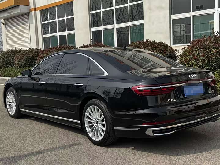 Photo 6 - Audi A8