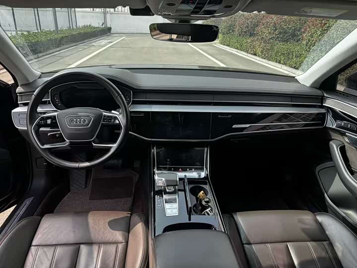 Photo 7 - Audi A8