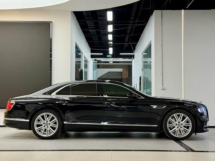 Фото 5 - Bentley Flying Spur Hybrid