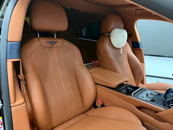 Фото 8 - Bentley Flying Spur Hybrid