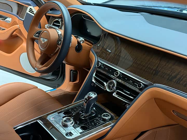 Фото 9 - Bentley Flying Spur Hybrid