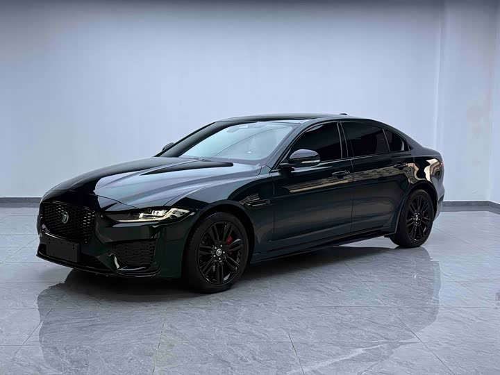 Фото 1 - Jaguar XE L