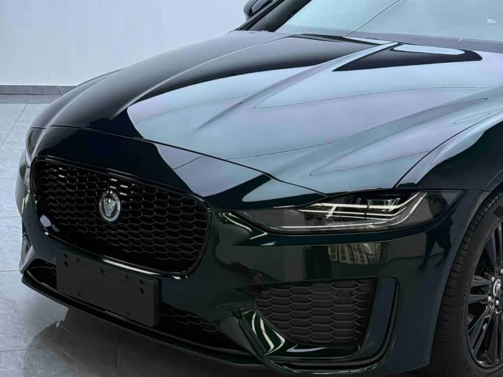 Фото 3 - Jaguar XE L