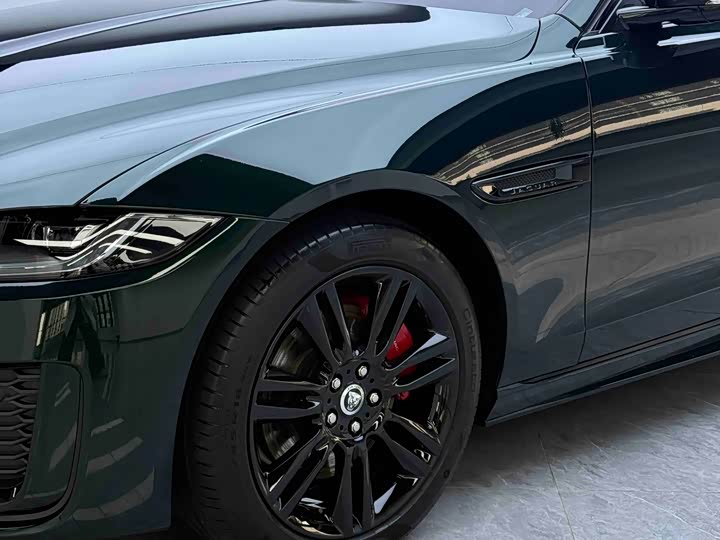 Фото 4 - Jaguar XE L