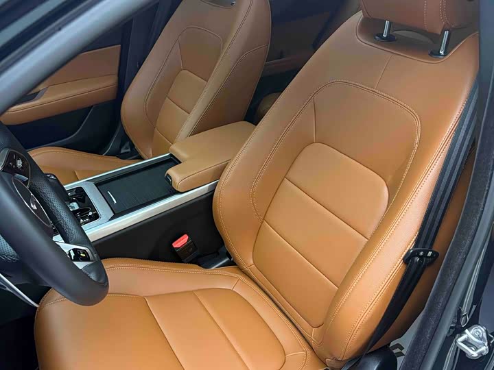 Фото 6 - Jaguar XE L