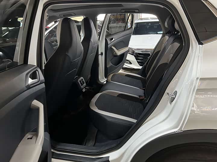 Фото 6 - Volkswagen Tharu