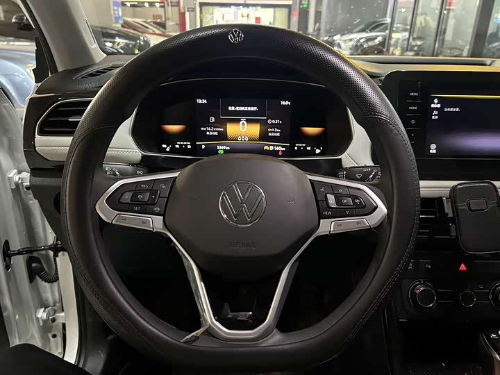 Фото 9 - Volkswagen Tharu