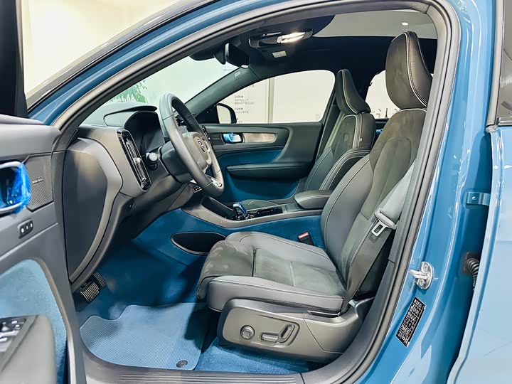 Фото 9 - Volvo C40