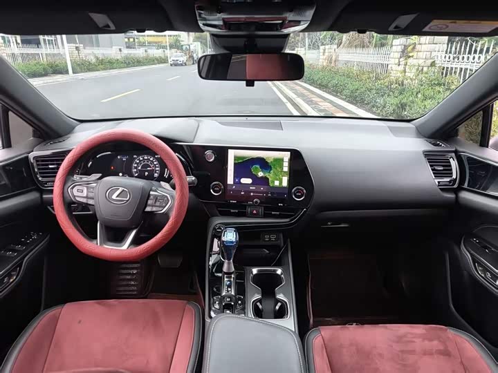 Фото 4 - Lexus NX