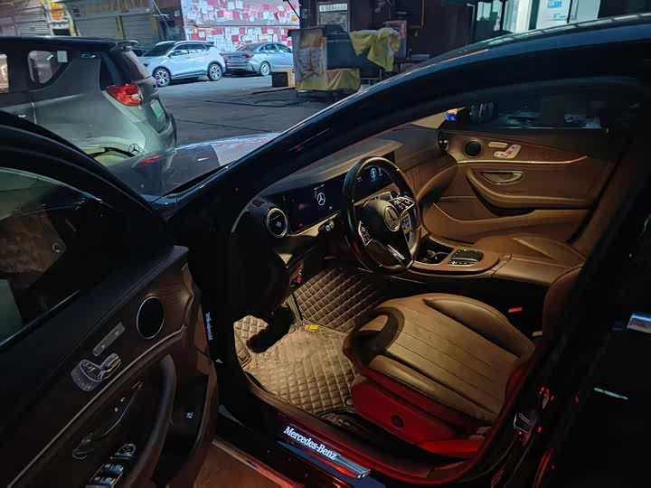 Zdjęcie 6 - Mercedes-Benz E-Class