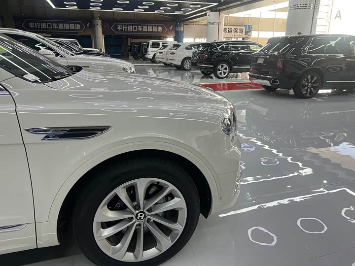 Photo 3 - Bentley Bentayga