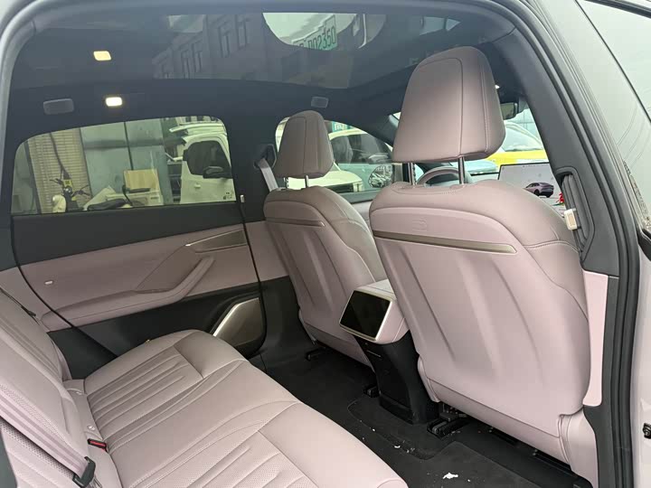 Фото 8 - Nio Onvo L60