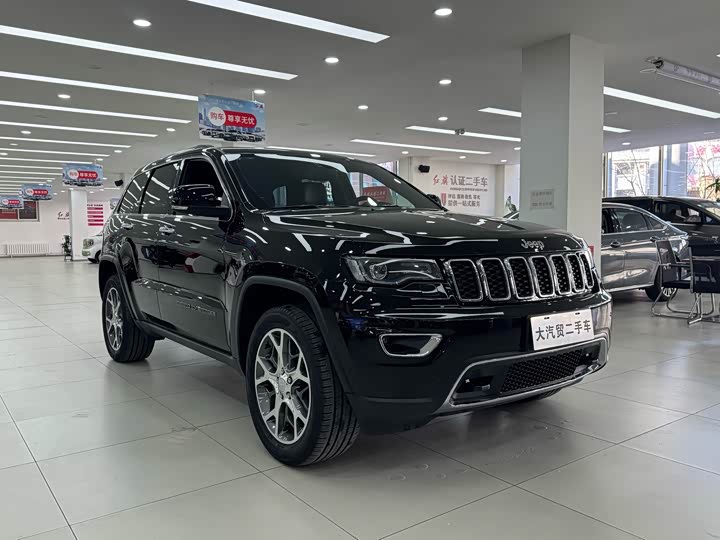 Фото 3 - Jeep Grand Cherokee