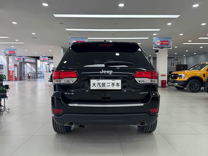 Фото 4 - Jeep Grand Cherokee