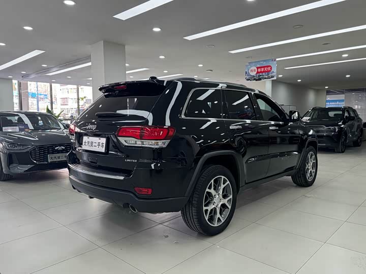 Фото 5 - Jeep Grand Cherokee