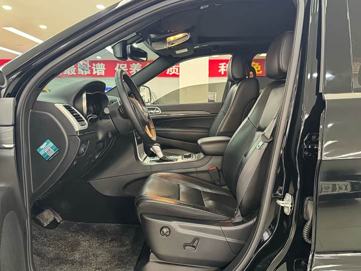 Фото 7 - Jeep Grand Cherokee