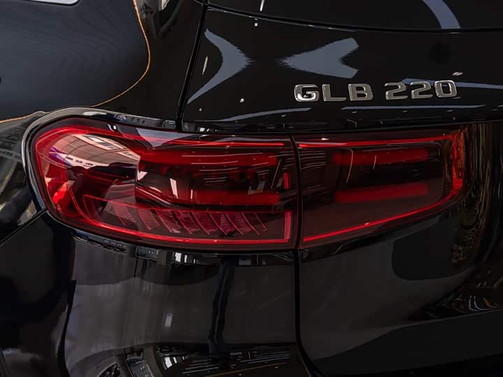 Фото 4 - Mercedes-Benz GLB-Class