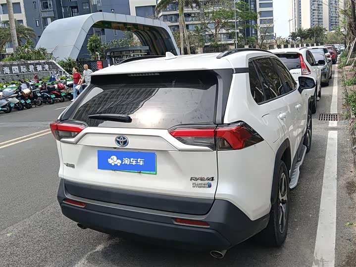 Фото 3 - Toyota RAV4 Hybrid