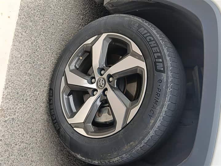 Фото 6 - Toyota RAV4 Hybrid