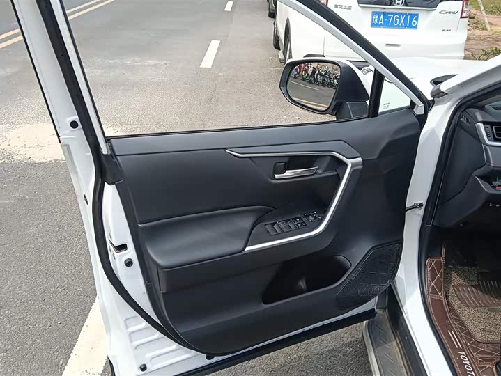 Фото 7 - Toyota RAV4 Hybrid