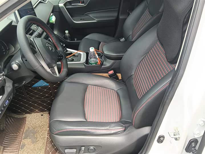 Фото 9 - Toyota RAV4 Hybrid