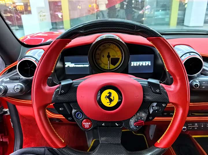 Photo 5 - Ferrari F8