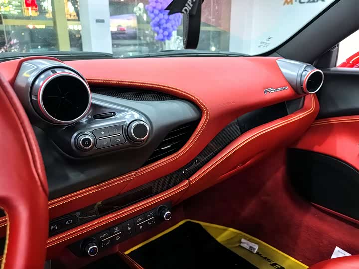 Photo 7 - Ferrari F8