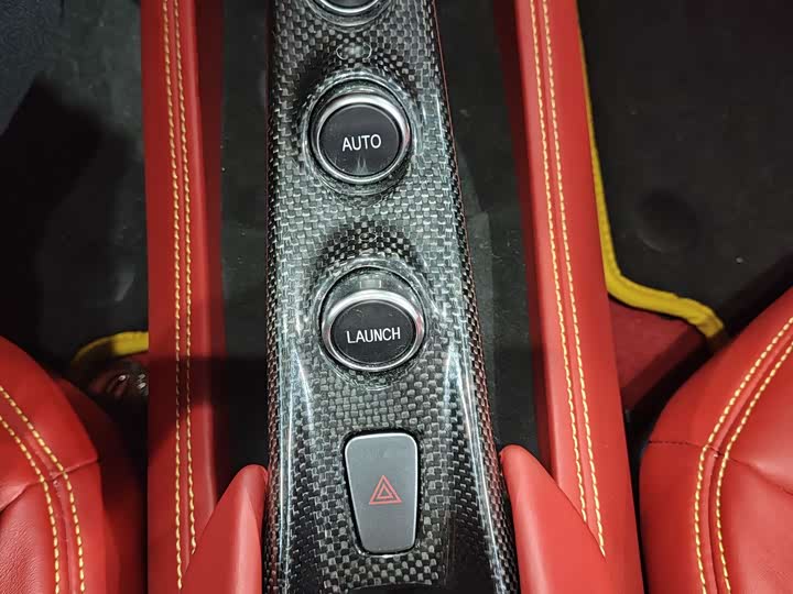 Photo 9 - Ferrari F8