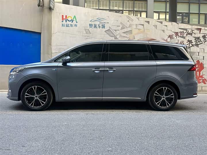 Фото 3 - Roewe iMax 8